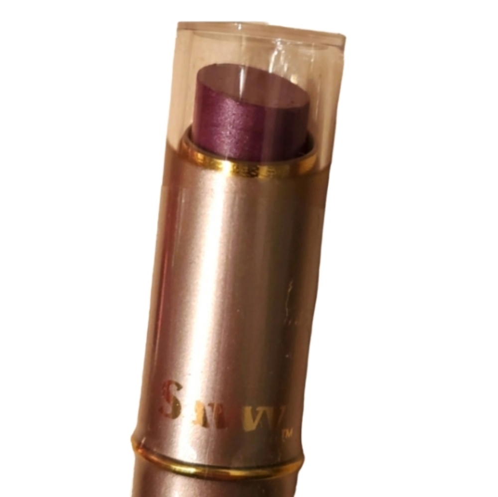 New sealed Savvy Plum Delight infinity lipstick